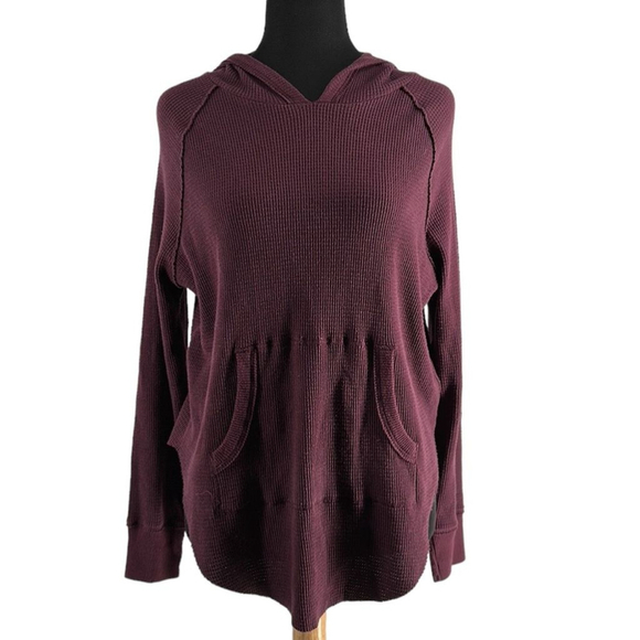 Aritzia Tops - Aritzia tna waffle hoodie long sleeve light weight lounge wear casual maroon xs